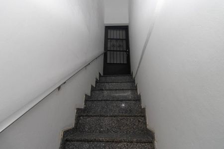 Casa para alugar com 70m², 2 quartos e 1 vagaEscada