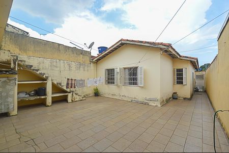 Casa à venda com 150m², 3 quartos e 2 vagas Casa à venda com 150m², 3 quartos e 2 vagasQuintal