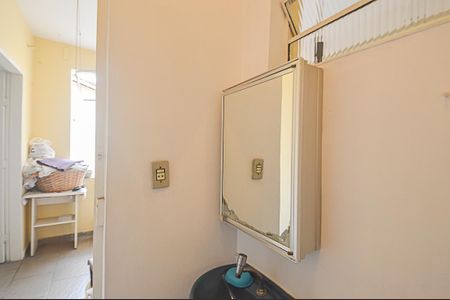 Casa à venda com 150m², 3 quartos e 2 vagas Casa à venda com 150m², 3 quartos e 2 vagasBanheiro de serviço