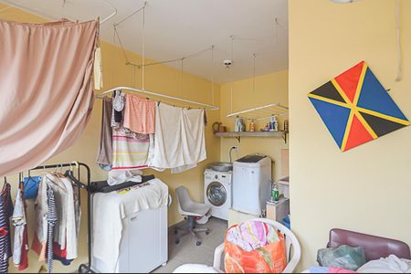 Casa à venda com 150m², 3 quartos e 2 vagas Casa à venda com 150m², 3 quartos e 2 vagasÁrea de Serviço