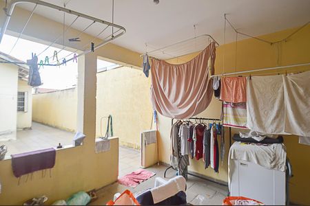 Casa à venda com 150m², 3 quartos e 2 vagas Casa à venda com 150m², 3 quartos e 2 vagasÁrea de Serviço