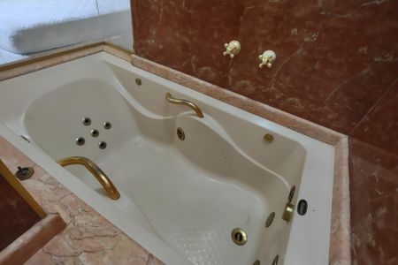 Apartamento à venda com 315m², 4 quartos e 4 vagasBanheiro da Suíte 1