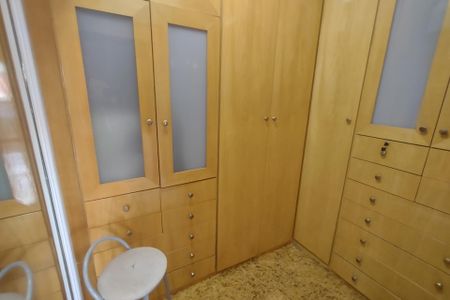 Apartamento à venda com 315m², 4 quartos e 4 vagasCloset da suíte 1