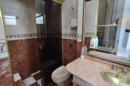 Apartamento à venda com 315m², 4 quartos e 4 vagasBanheiro da Suíte 1