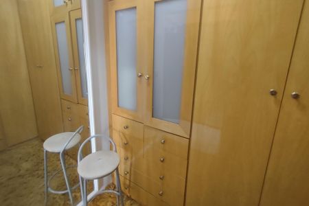 Apartamento à venda com 315m², 4 quartos e 4 vagasCloset da suíte 1