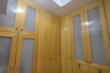 Apartamento à venda com 315m², 4 quartos e 4 vagasCloset da suíte 1