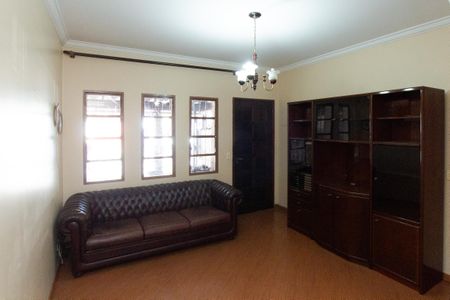 Casa para alugar com 120m², 2 quartos e 2 vagasSala  