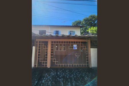 Casa para alugar com 120m², 2 quartos e 2 vagasFachada