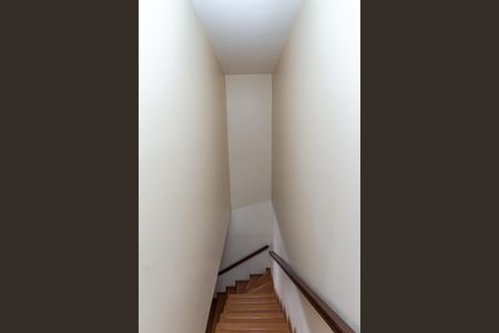 Casa para alugar com 120m², 2 quartos e 2 vagasEscada 