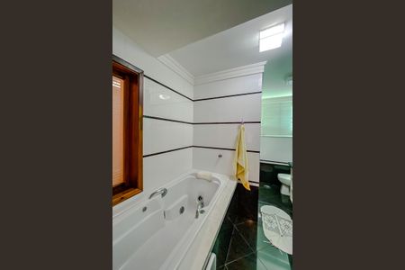 Casa à venda com 300m², 4 quartos e 2 vagasBanheiro da Suíte