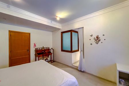 Casa à venda com 300m², 4 quartos e 2 vagasQuarto 3 - Suíte