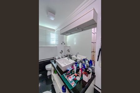 Casa à venda com 300m², 4 quartos e 2 vagasBanheiro da Suíte