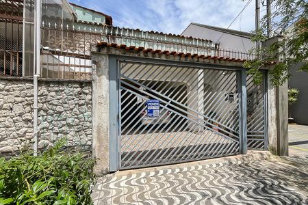 Casa à venda com 197m², 4 quartos e 2 vagasFachada + plaquinha