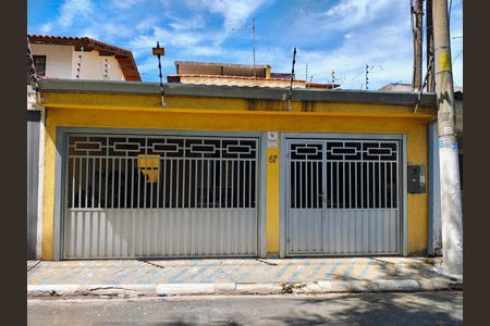 Casa à venda com 250m², 6 quartos e 3 vagas Casa à venda com 250m², 6 quartos e 3 vagasFachada