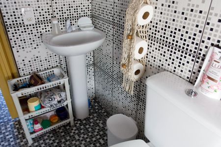 Casa à venda com 250m², 6 quartos e 3 vagas Casa à venda com 250m², 6 quartos e 3 vagasBanheiro 2