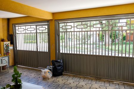 Casa à venda com 250m², 6 quartos e 3 vagas Casa à venda com 250m², 6 quartos e 3 vagasGaragem