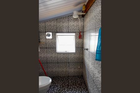 Casa à venda com 250m², 6 quartos e 3 vagas Casa à venda com 250m², 6 quartos e 3 vagasBanheiro 2