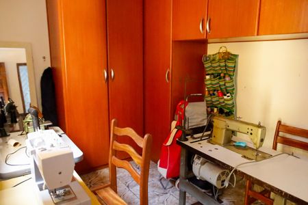 Casa à venda com 250m², 6 quartos e 3 vagas Casa à venda com 250m², 6 quartos e 3 vagasQuarto 4