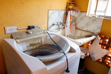 Casa à venda com 250m², 6 quartos e 3 vagas Casa à venda com 250m², 6 quartos e 3 vagasLavanderia