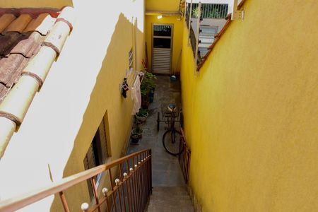 Casa à venda com 250m², 6 quartos e 3 vagas Casa à venda com 250m², 6 quartos e 3 vagasCorredor