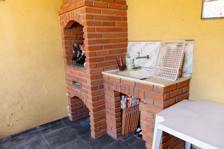 Casa à venda com 250m², 6 quartos e 3 vagas Casa à venda com 250m², 6 quartos e 3 vagasÁrea comum - Churrasqueira