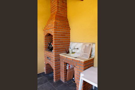 Casa à venda com 250m², 6 quartos e 3 vagas Casa à venda com 250m², 6 quartos e 3 vagasÁrea comum - Churrasqueira