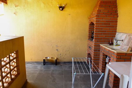 Casa à venda com 250m², 6 quartos e 3 vagas Casa à venda com 250m², 6 quartos e 3 vagasÁrea comum