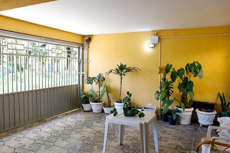 Casa à venda com 250m², 6 quartos e 3 vagas Casa à venda com 250m², 6 quartos e 3 vagasGaragem