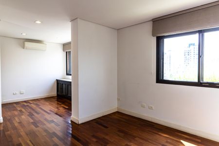 Apartamento à venda com 590m², 5 quartos e 5 vagasSuíte 1