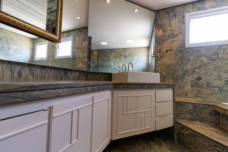 Apartamento à venda com 590m², 5 quartos e 5 vagasBanheiro da Suíte 2