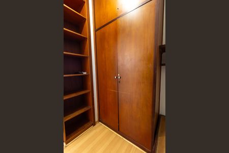 Apartamento à venda com 590m², 5 quartos e 5 vagasQuarto de Serviço