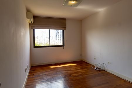 Apartamento à venda com 590m², 5 quartos e 5 vagasQuarto 1