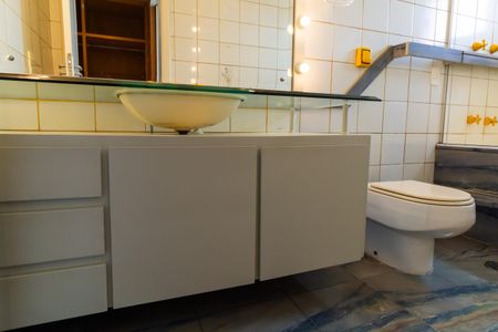 Apartamento à venda com 590m², 5 quartos e 5 vagasBanheiro da Suíte 1