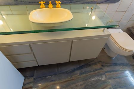 Apartamento à venda com 590m², 5 quartos e 5 vagasBanheiro da Suíte 1