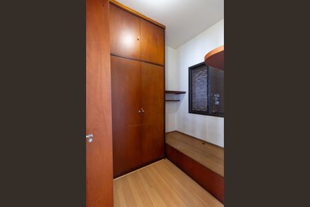 Apartamento à venda com 590m², 5 quartos e 5 vagasQuarto de Serviço