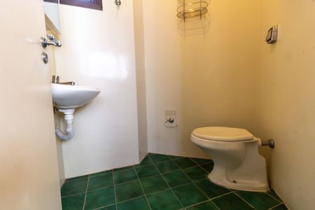 Apartamento à venda com 590m², 5 quartos e 5 vagasBanheiro de Serviço