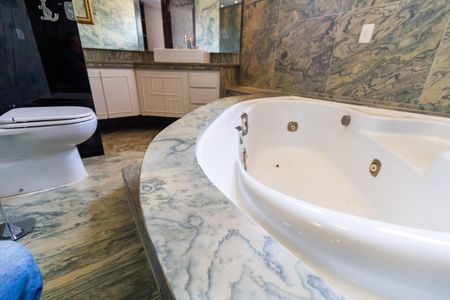 Apartamento à venda com 590m², 5 quartos e 5 vagasBanheiro da Suíte 2