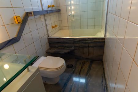 Apartamento à venda com 590m², 5 quartos e 5 vagasBanheiro da Suíte 1