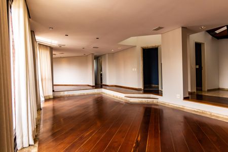 Apartamento à venda com 590m², 5 quartos e 5 vagasSala