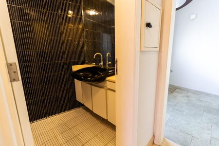 Apartamento à venda com 590m², 5 quartos e 5 vagasBanheiro 2