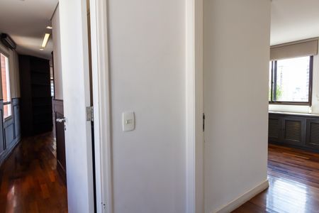 Apartamento à venda com 590m², 5 quartos e 5 vagasSuíte 1