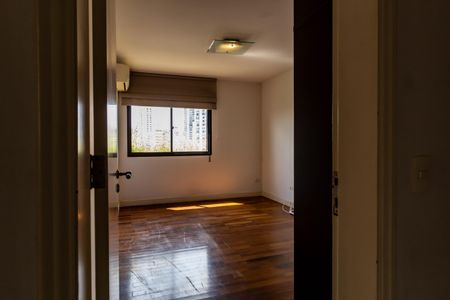 Apartamento à venda com 590m², 5 quartos e 5 vagasQuarto 1