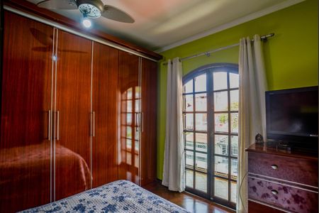 Casa à venda com 250m², 3 quartos e 3 vagasSuíte