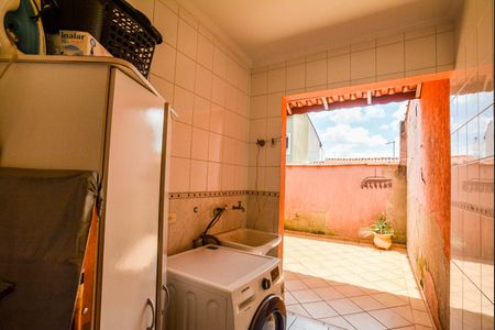 Casa à venda com 250m², 3 quartos e 3 vagasÁrea de Serviço