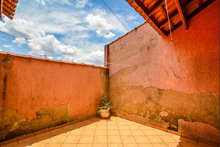 Casa à venda com 250m², 3 quartos e 3 vagasQuintal