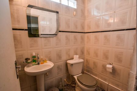 Casa à venda com 250m², 3 quartos e 3 vagasBanheiro de serviço