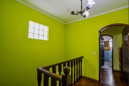 Casa à venda com 250m², 3 quartos e 3 vagasEscada
