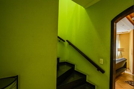 Casa à venda com 250m², 3 quartos e 3 vagasEscada