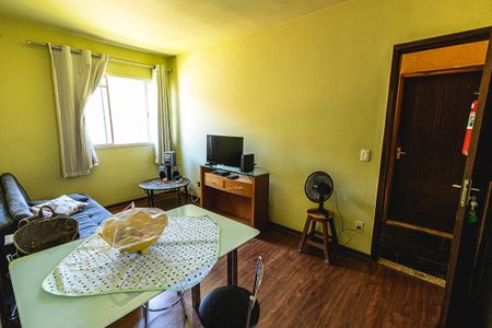 Casa à venda com 54m², 2 quartos e sem vaga Casa à venda com 54m², 2 quartos e sem vagaSala