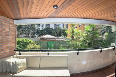 Apartamento à venda com 160m², 3 quartos e 2 vagas Apartamento à venda com 160m², 3 quartos e 2 vagasVaranda